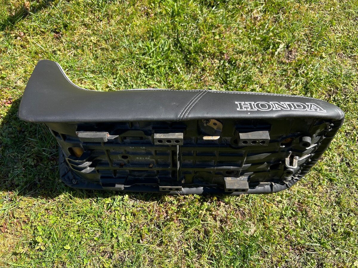 Honda XRV 750 africa twin sedadlo - 3