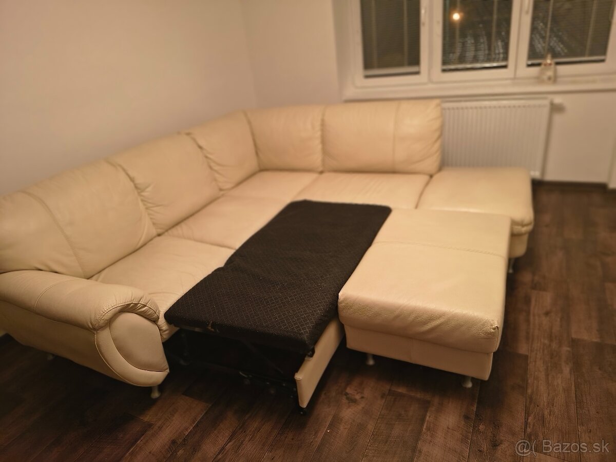 Kožený rozkladací gauč s taburetkou - 3