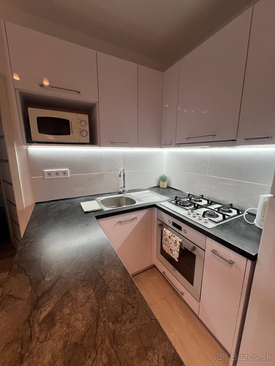Prenájom útulného 2-izbového bytu v centre Zlatých Moraviec - 3