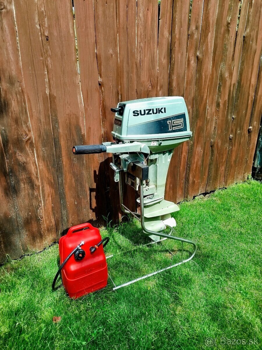 ZÁVESNÝ LODNÝ MOTOR SUZUKI DT 15 - 3