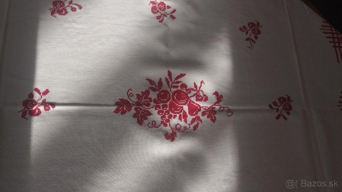 Vyšívaný obrus - 3