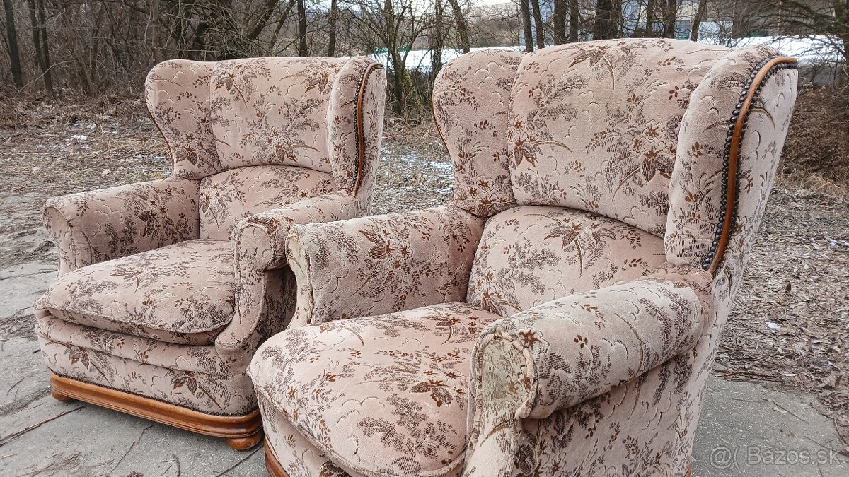 Masivní křeslo ušák - 3