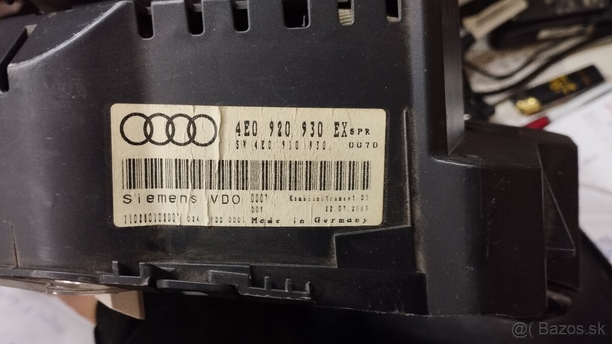 Budíky Audi A8 d3 - 3