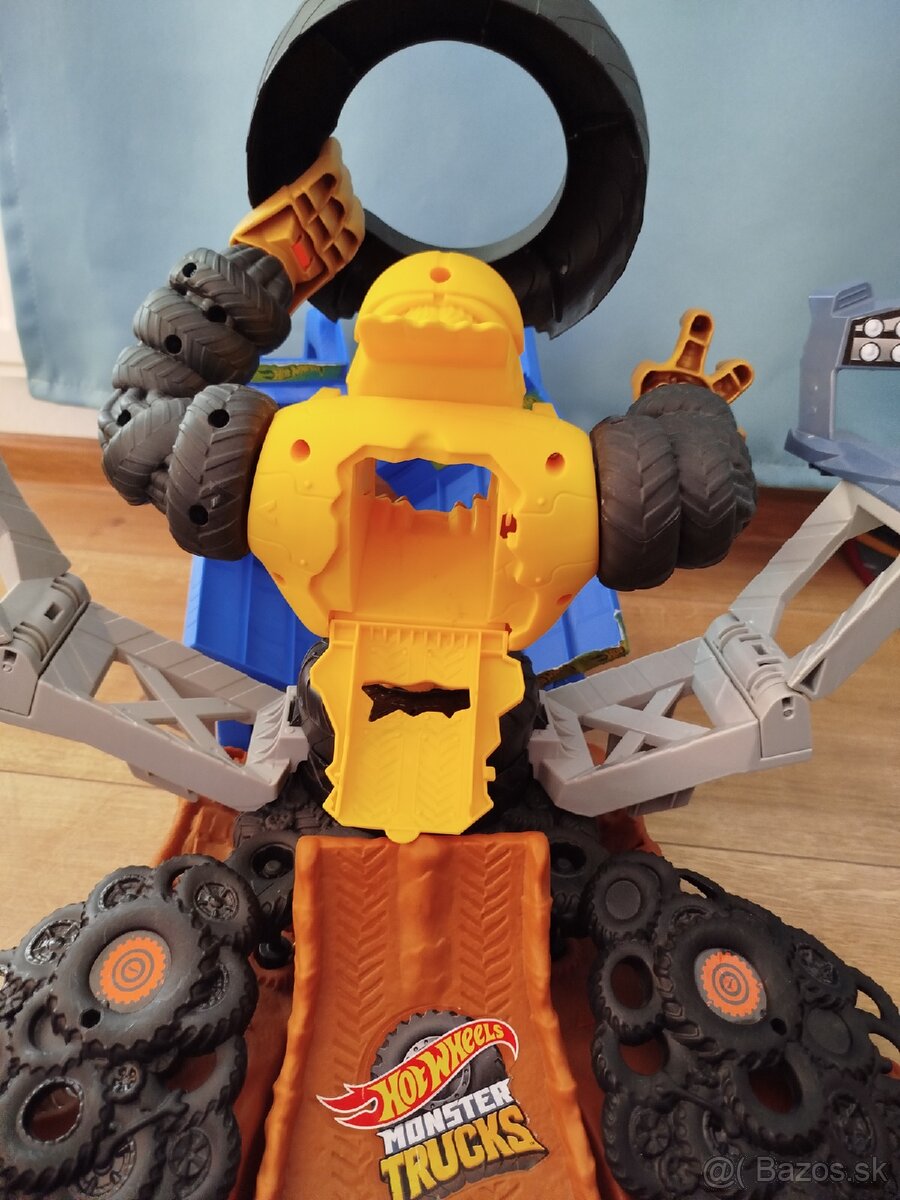 Hot Wheels Monster Trucks Mega-Wrex vs Crushzilla - 3