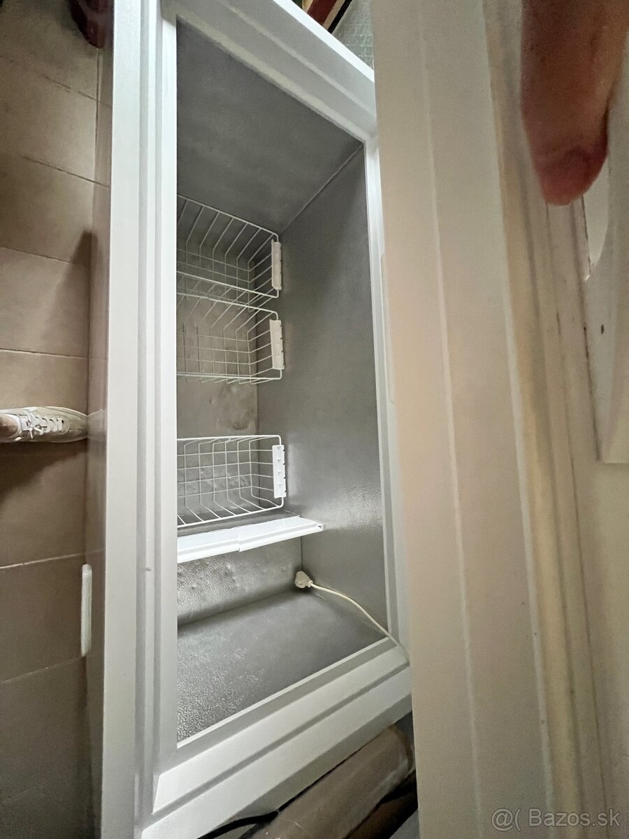 Predám mraznicku Zanussi ZFC31401WA - 3