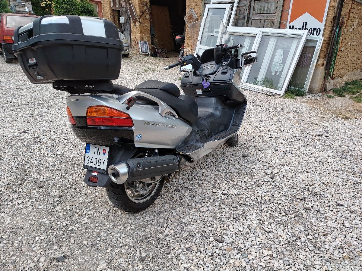 Suzuki Burgman 650 - 3