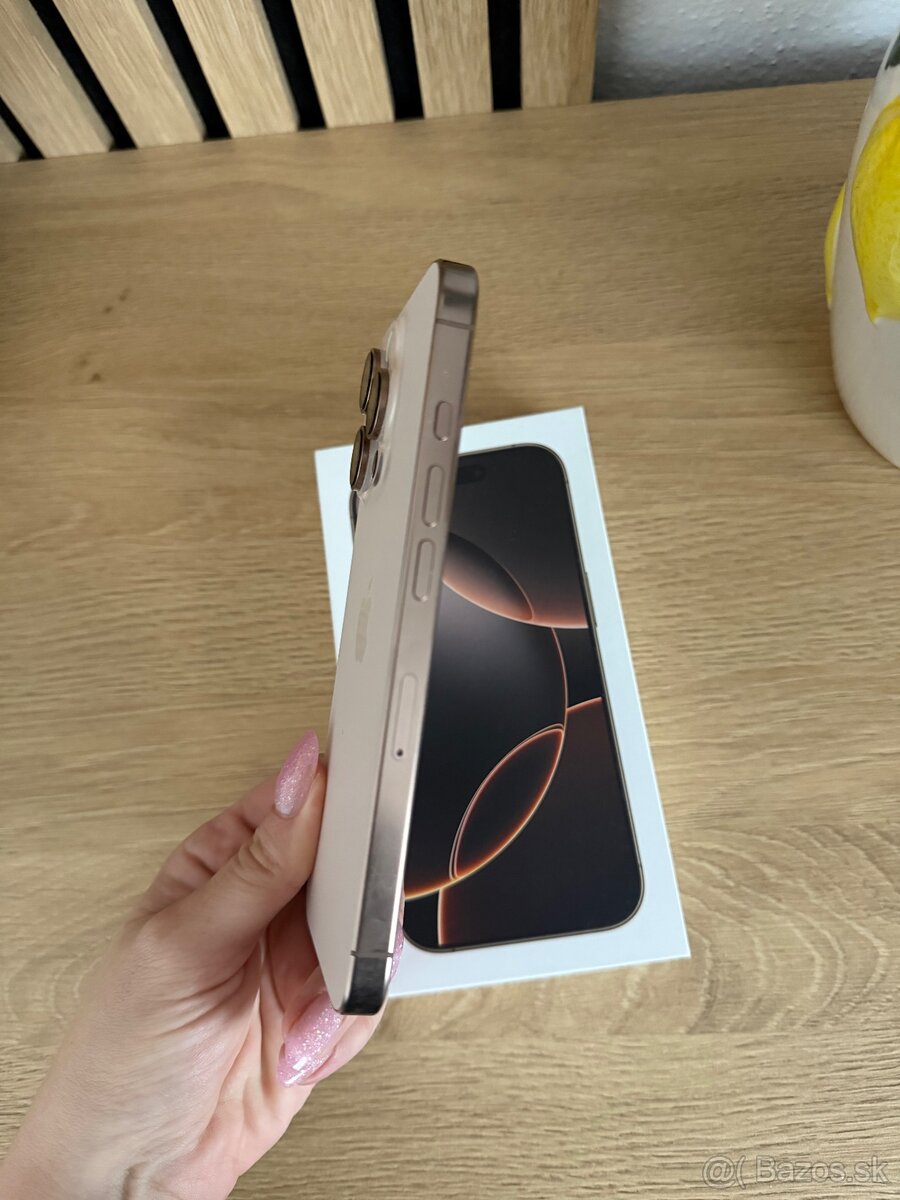 iPhone 16 Pro 128 GB farba desert titanium - 3