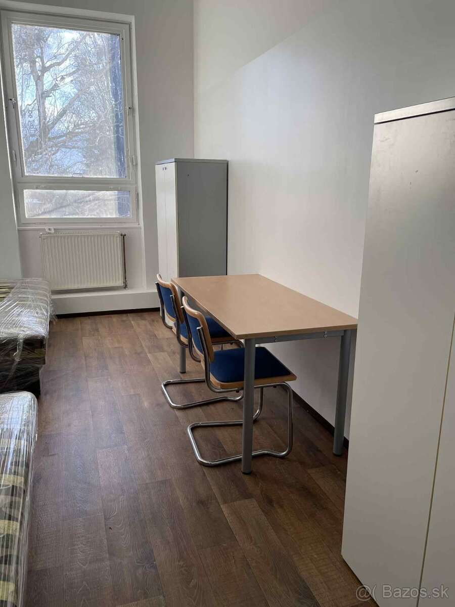 Ubytovacie zariadenie pre 80 osôb - 27 minút od Bratislavy - 3