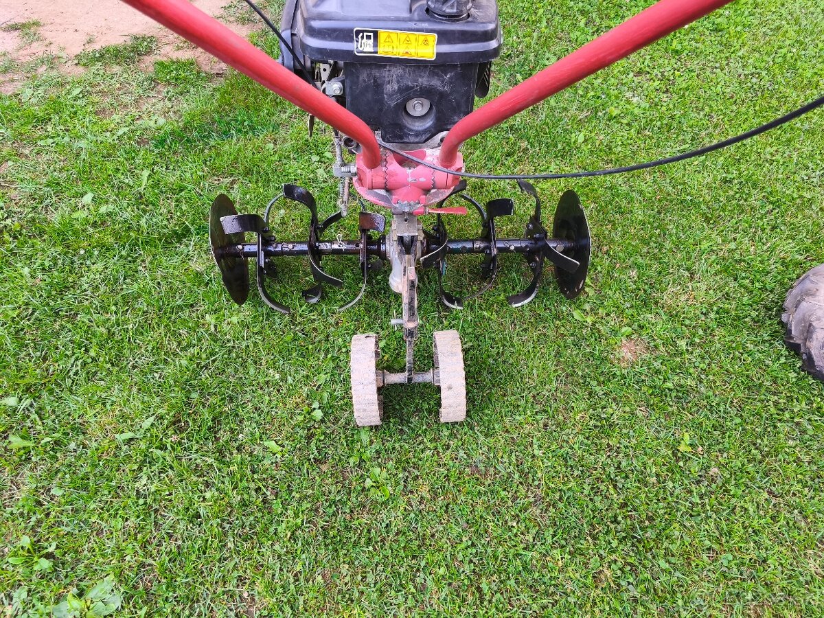 Predám kultivátor MTD T240 OHV - 3
