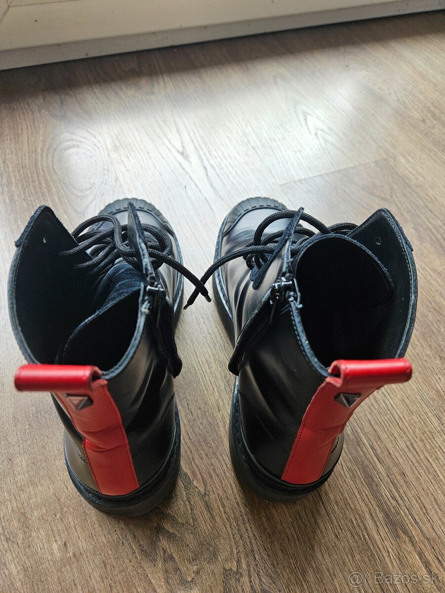 Predávam Valentino Garavani leather boots - 3