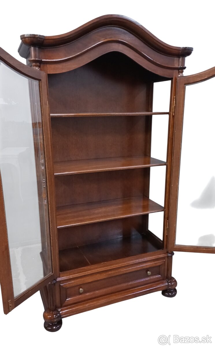 Staroẓ̌itná vitrína - 3