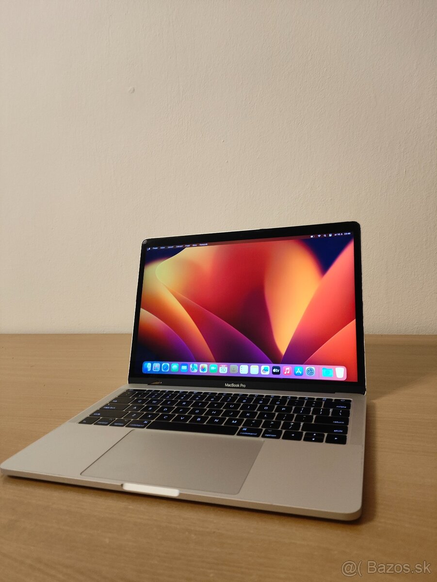MacBook Pro 2017 | i5 • 8GB • 256GB SSD - 3
