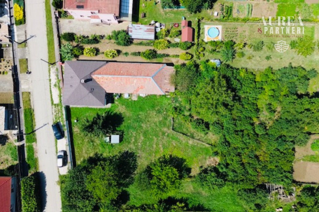 PREDAJ Rovinatý pozemok 734m2 obec Bruty- na skok do Štúrova - 3