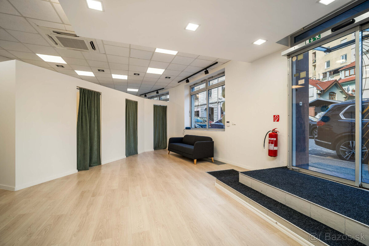 Moderný obchodný priestor v Starom Meste v Bratislave - 3
