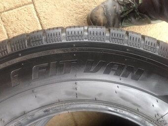 Predám r16 215/75c - 3