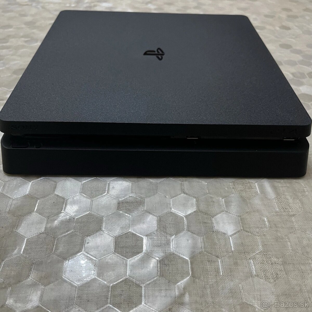 Predám PlayStation 4 Slim 1TB - 3