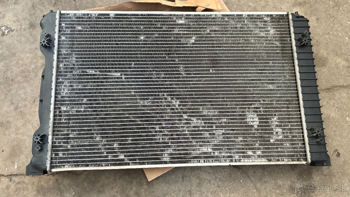 Chladič vody Audi A4 8e0121251L s automatom - 3