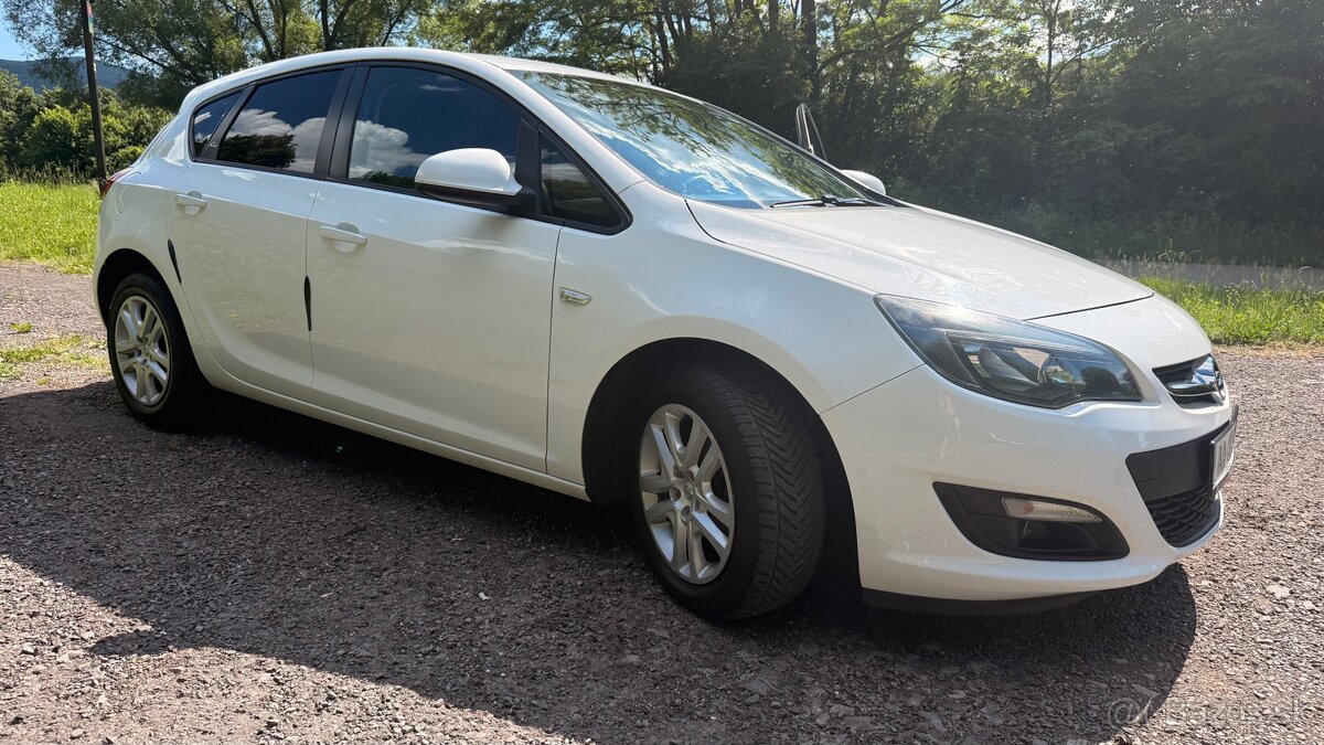 Opel astra j 1,4 74kw - 3
