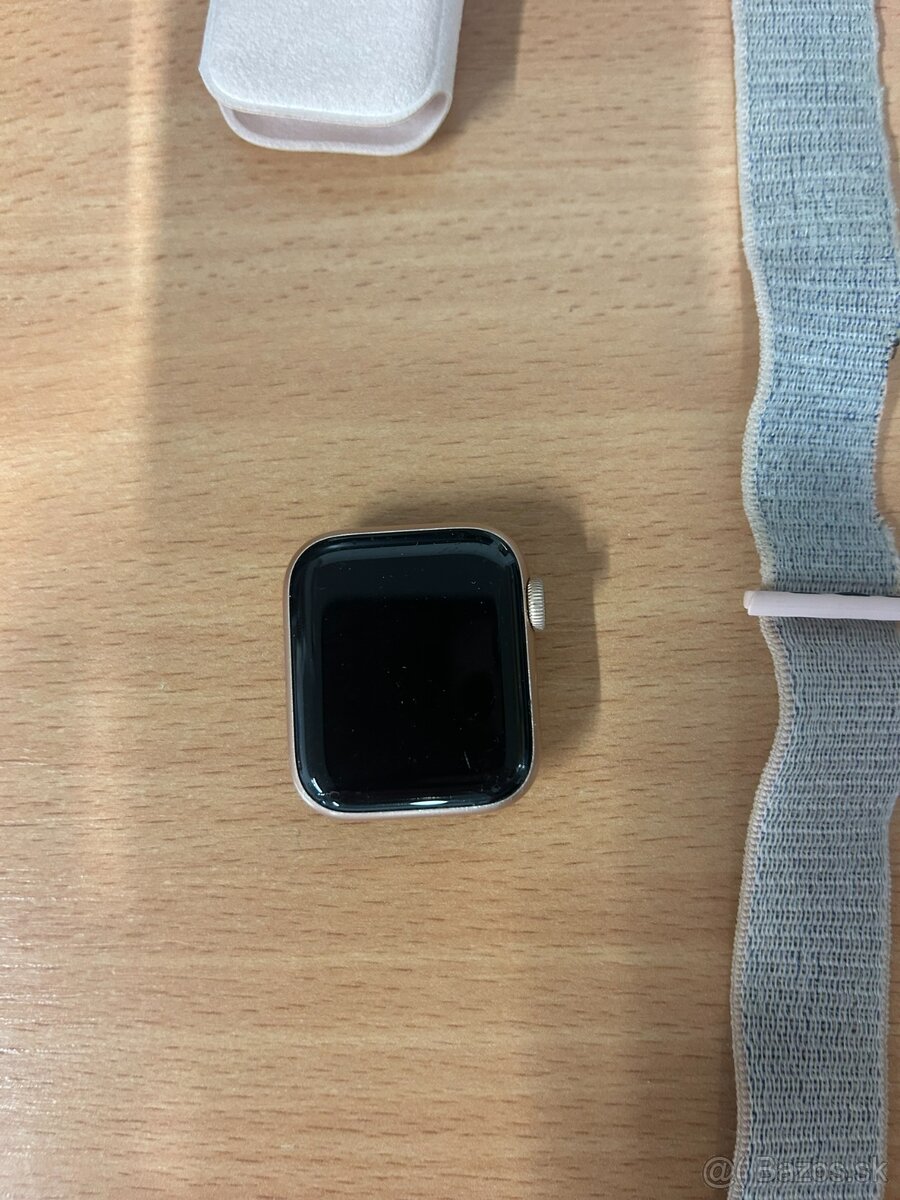 Apple Watch 4th gen pink - 3