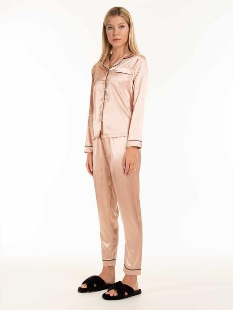 Zlaté saténové pyžamo - 3