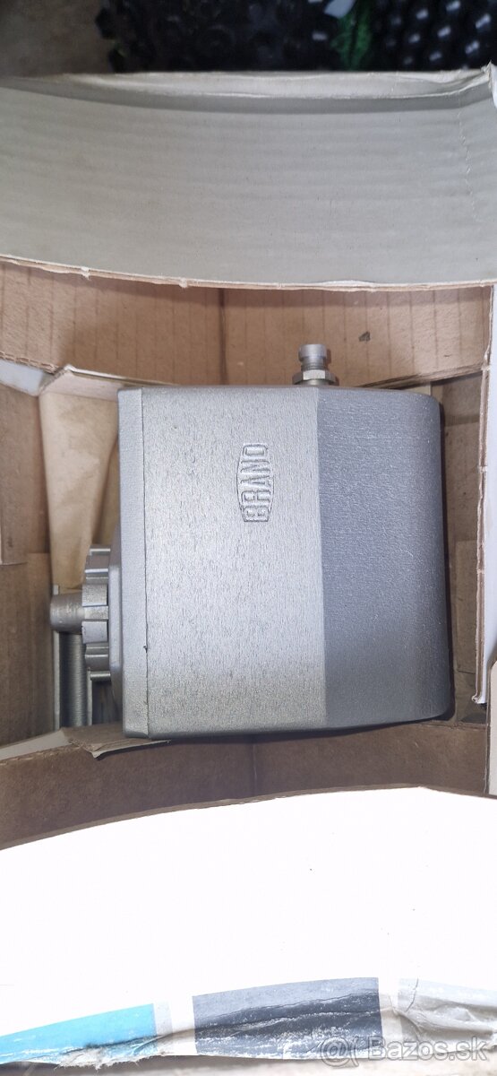 hydraulický zatvárač brano Czechelovakia K 202 - 3