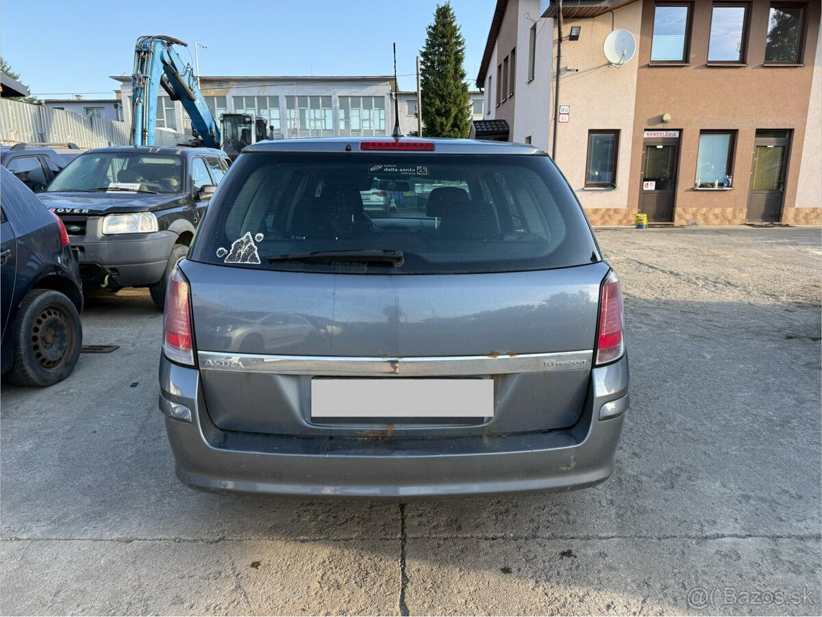 OPEL ASTRA WAGON r. 2006 - 3