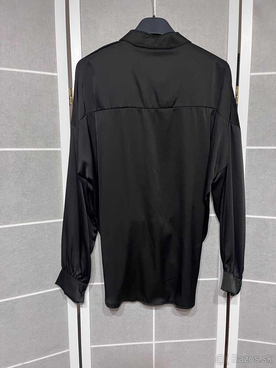 Čierna satenova bluzka - 3