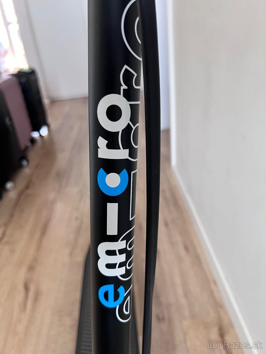 Elektrická kolobežka Micro Merlin X4 Black - 3