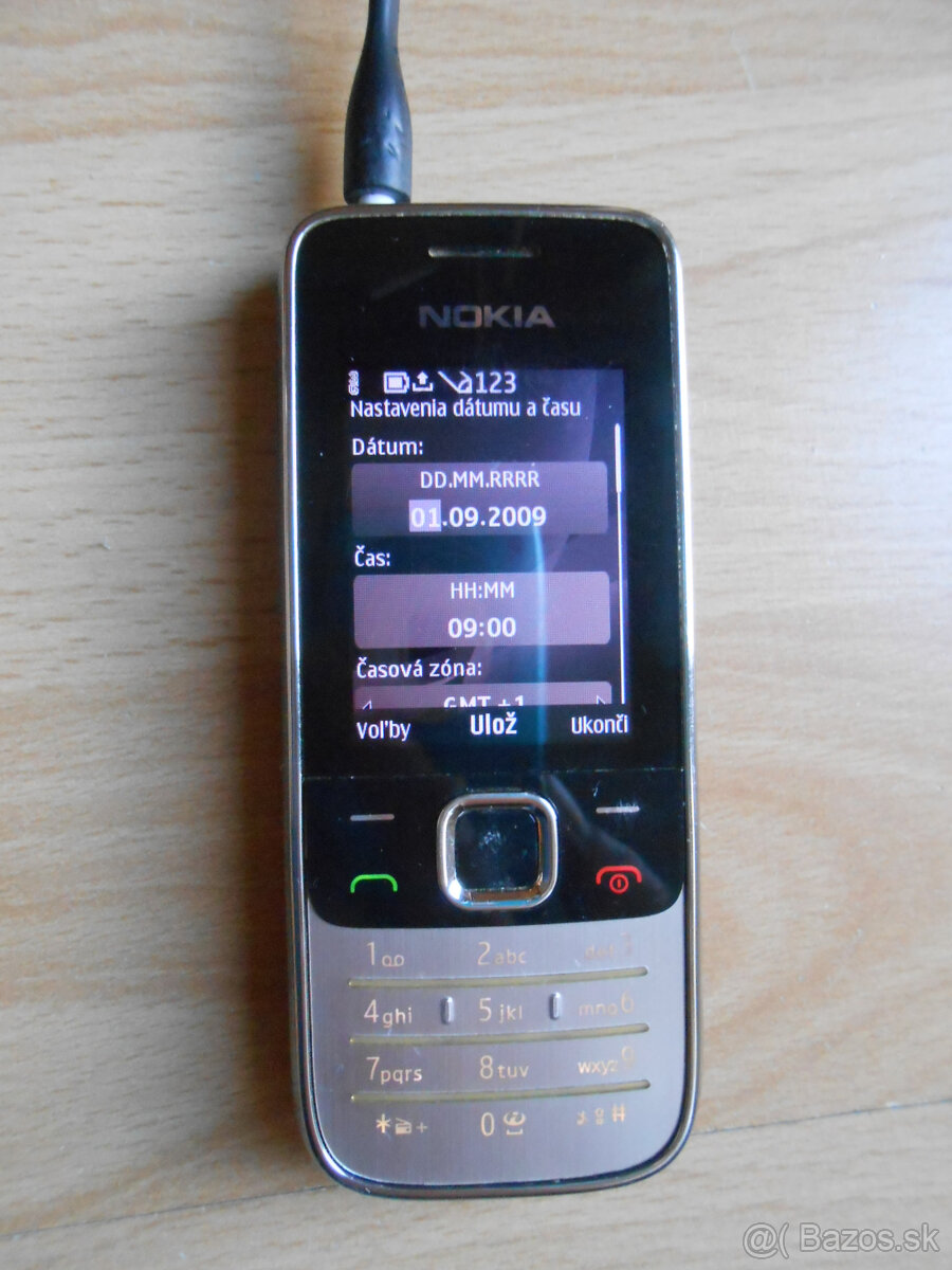 tlačítkový mobil NOKIA 2730 a SONY Ericsson - 3