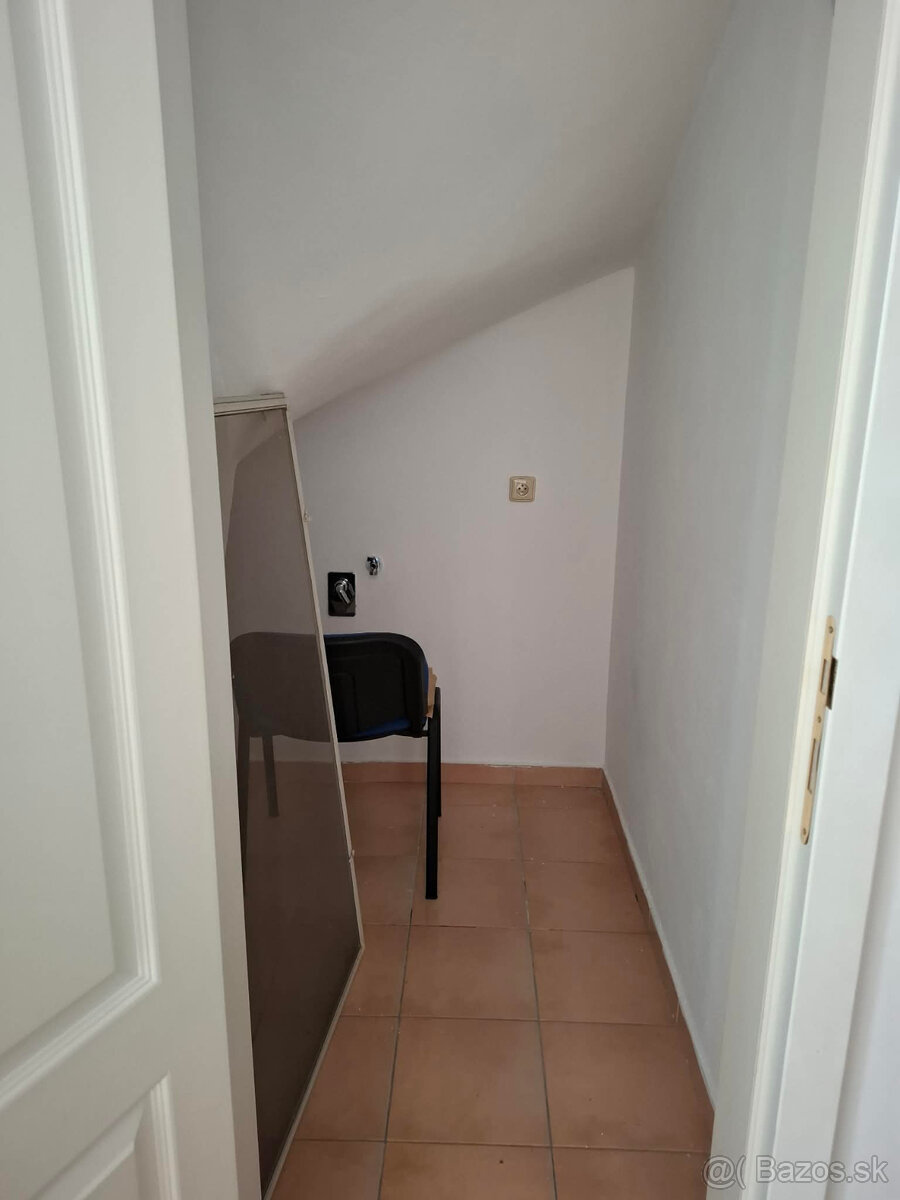 Prenájom 4 izbový byt Zlaté Moravce - 3
