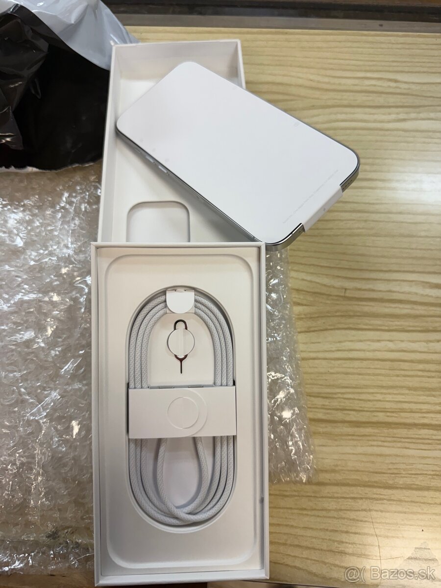 iPhone 16 Pro Max 512 GB White - 3