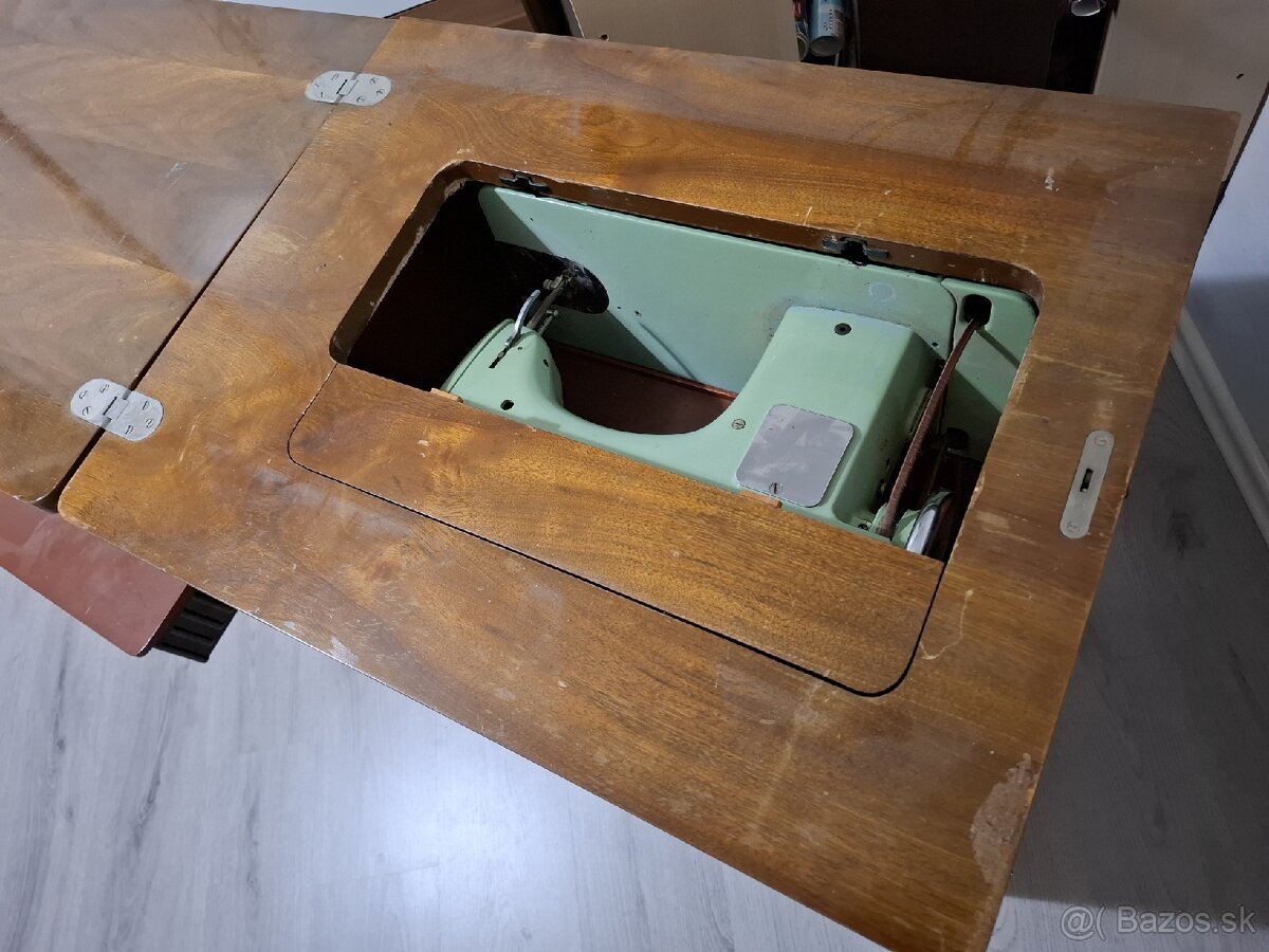 Predám šijací stroj Minerva - 3