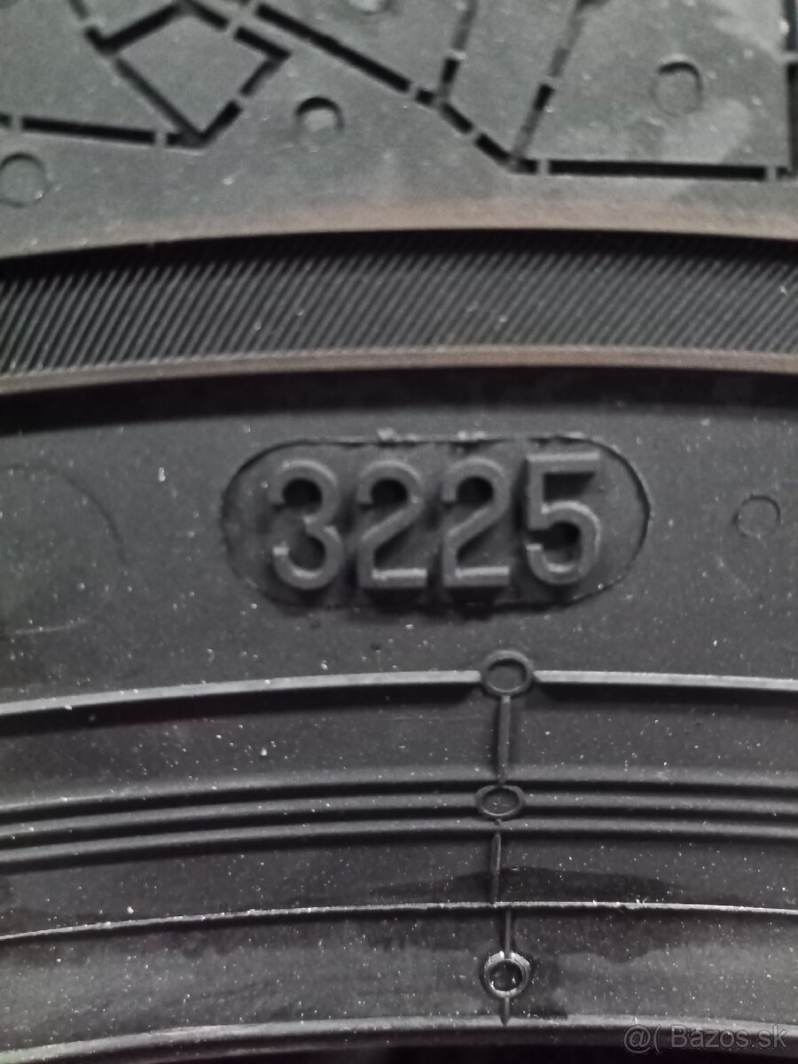 215/65 R16C 109/107 R Semperit - 3