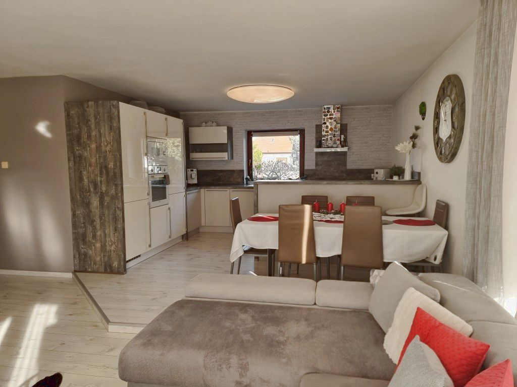 Exkluzívne na predaj RD s bazénom, garážou - 3