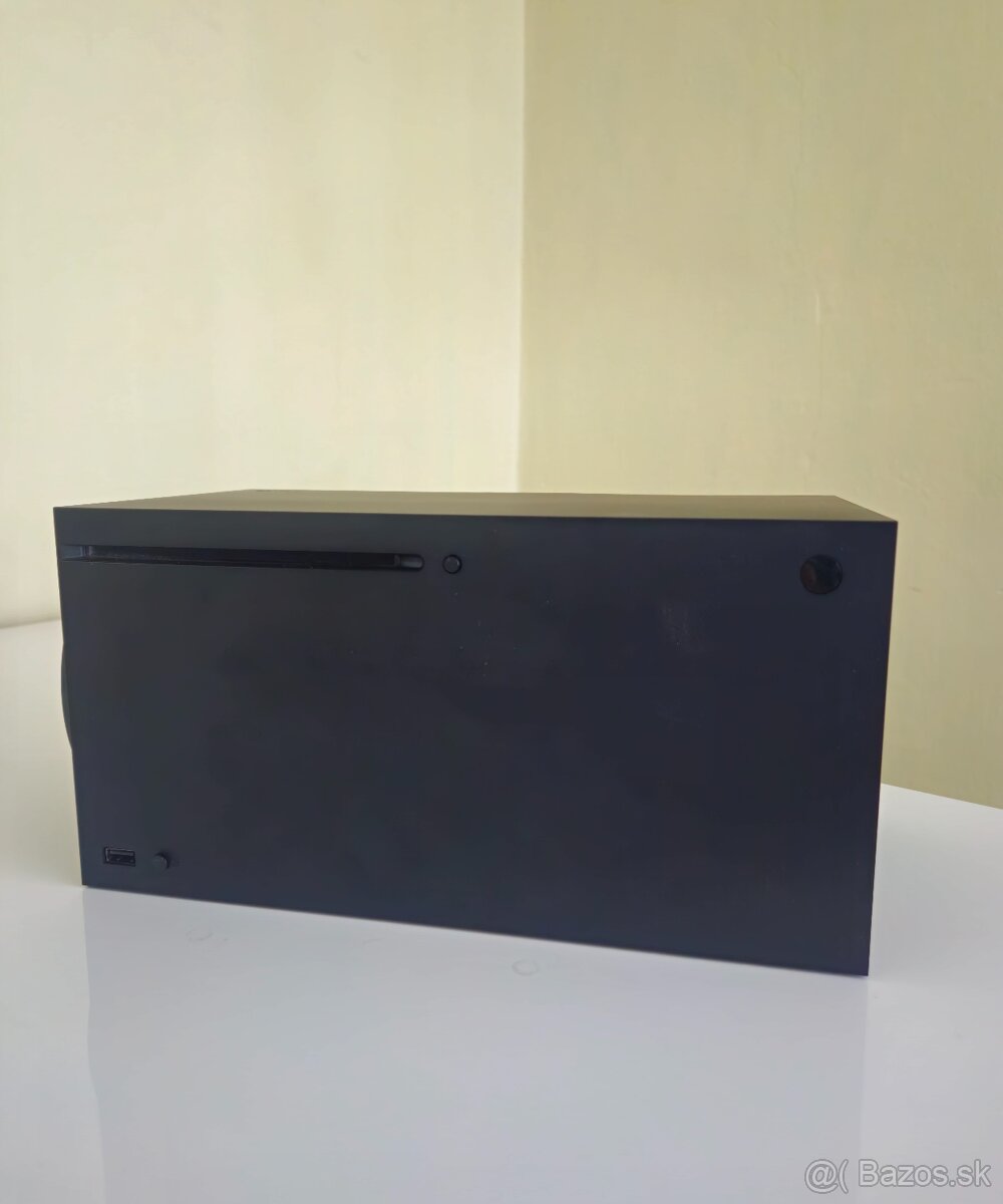 Xbox Series X 1TB (400€) + 1 TB SSD Seagate (150€) + Prísl. - 3