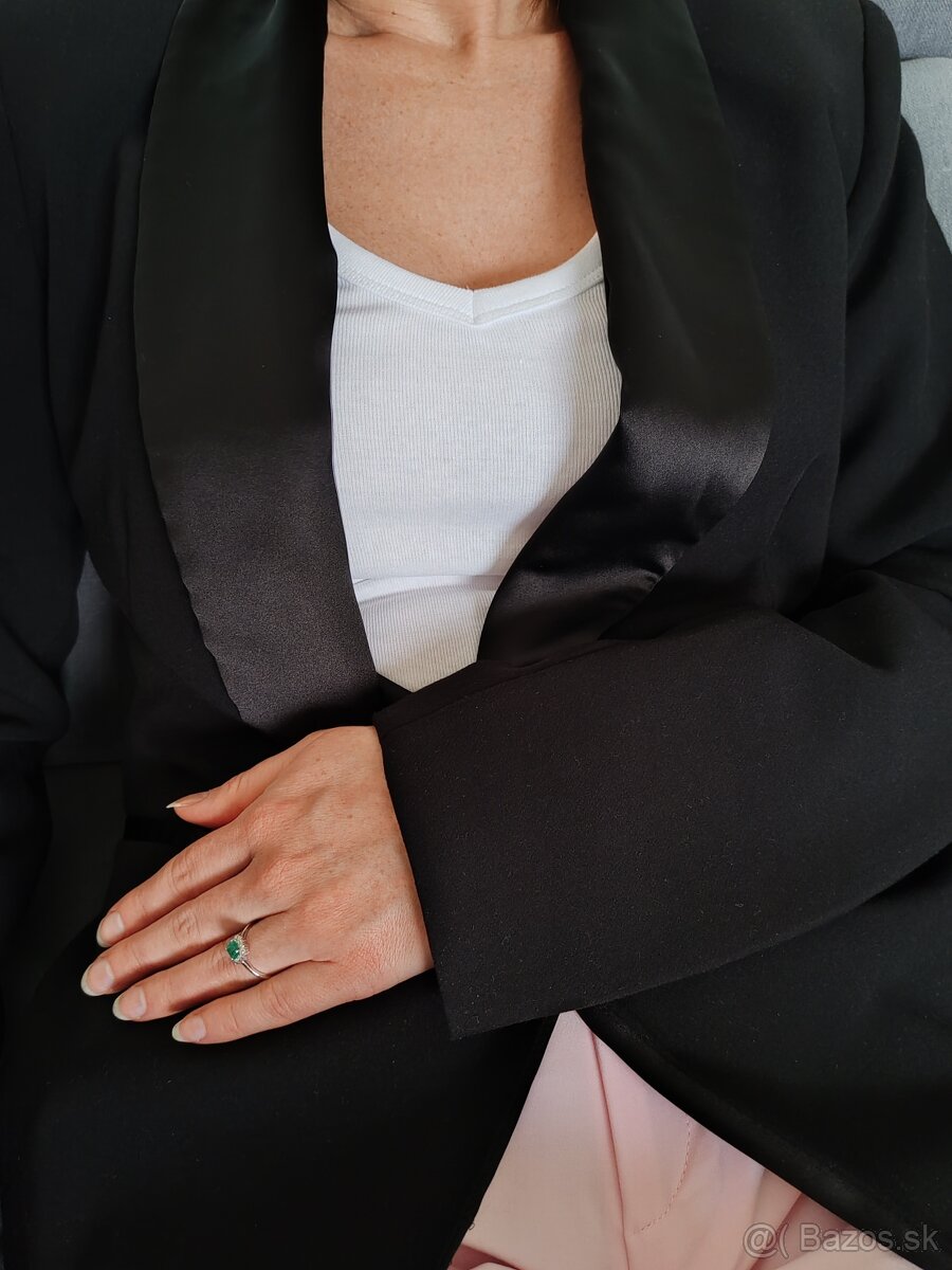 Smaragdový prsteň z 18k bieleho zlata s prírodnými diamantmi - 3
