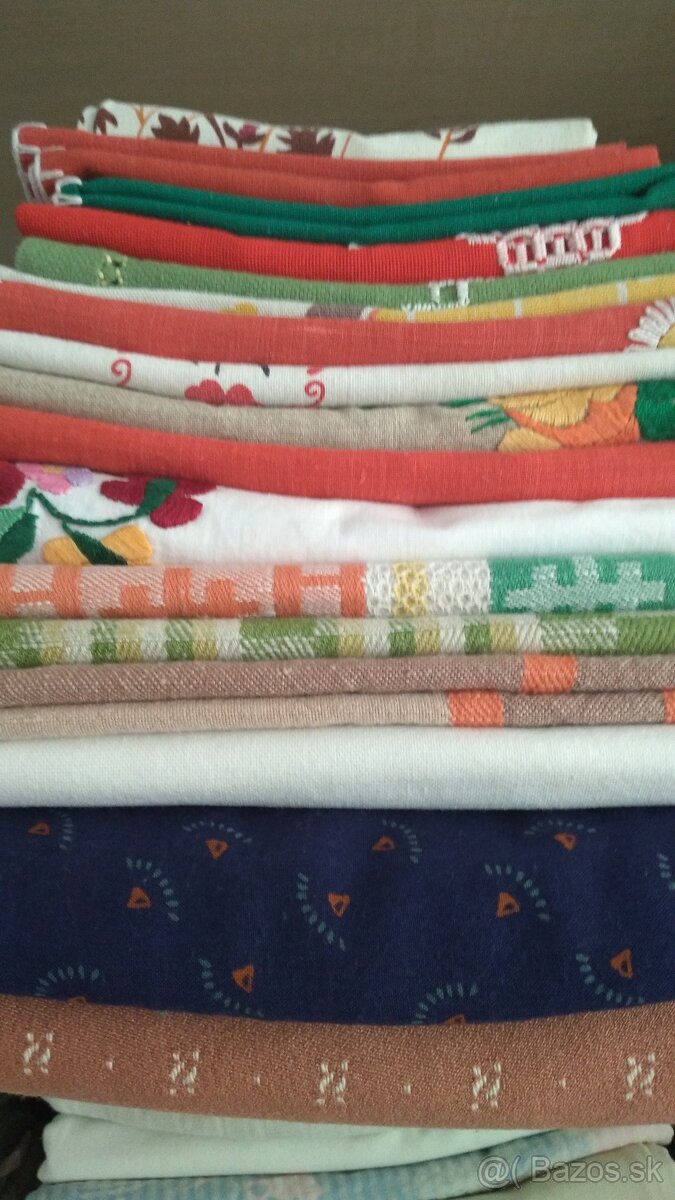Predám deky,RETRO oblečenie,kabelky,obrusy,návliečky na vank - 3