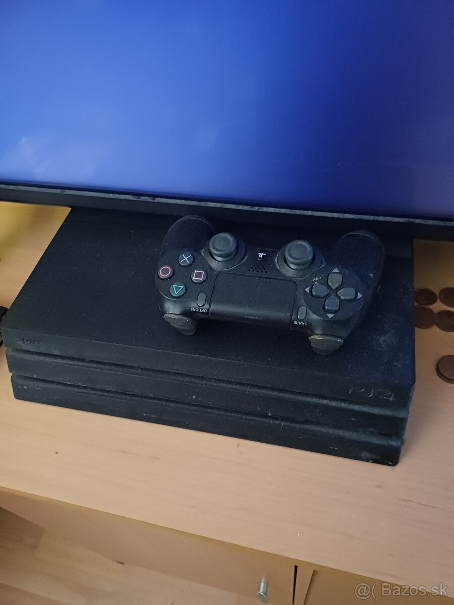 PLAYSTATION 4 PRO 1TB - 3