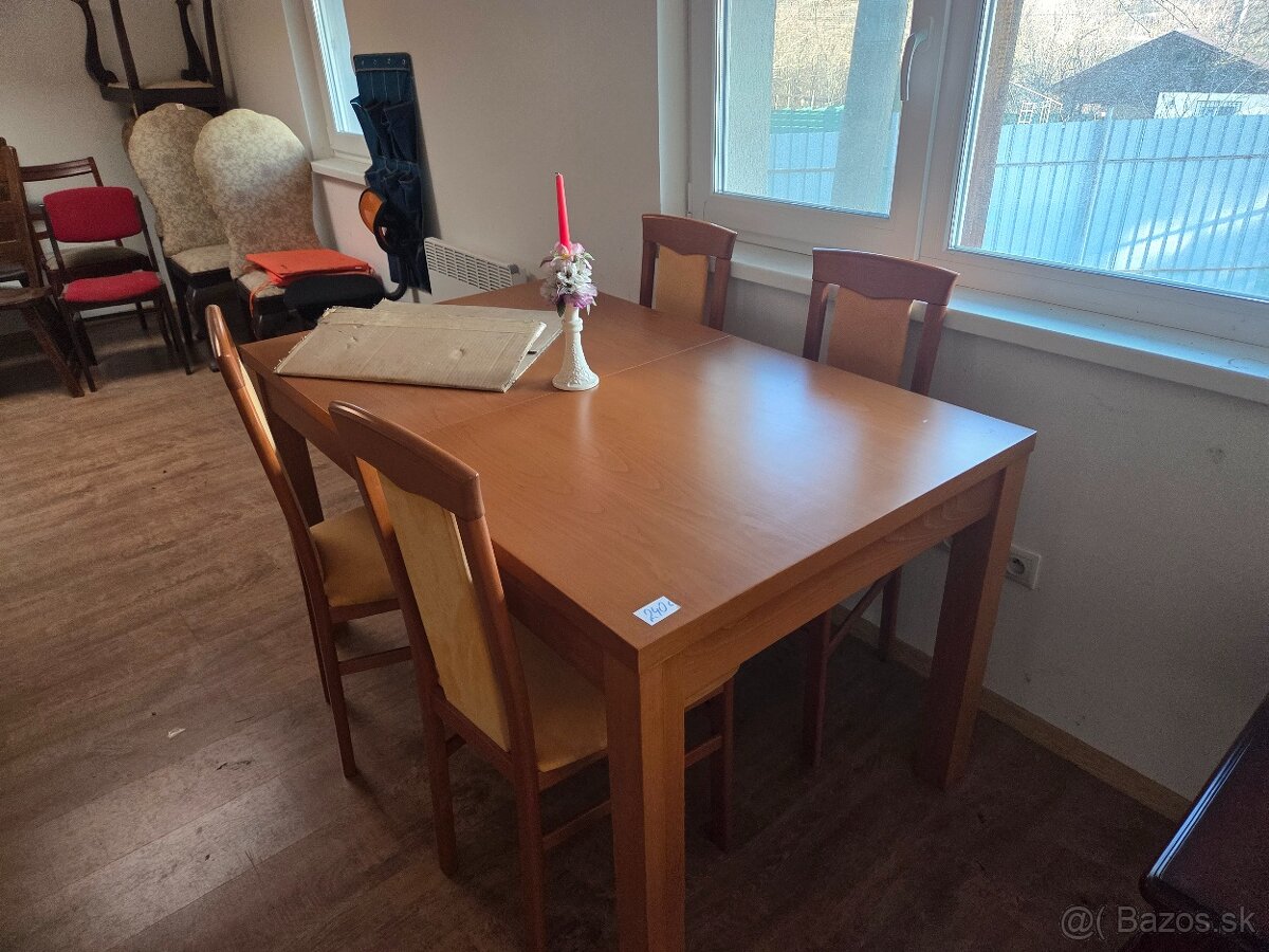 Stôl so stoličkami - 3