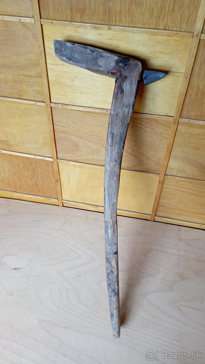 Starožitný naklepávač na kosu - 3