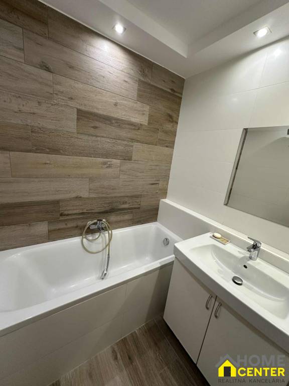 PREDAJ : 3 IZBOVÝ BYT S LOGGIOU, ul. VODNÁ, KOMÁRNO - 3