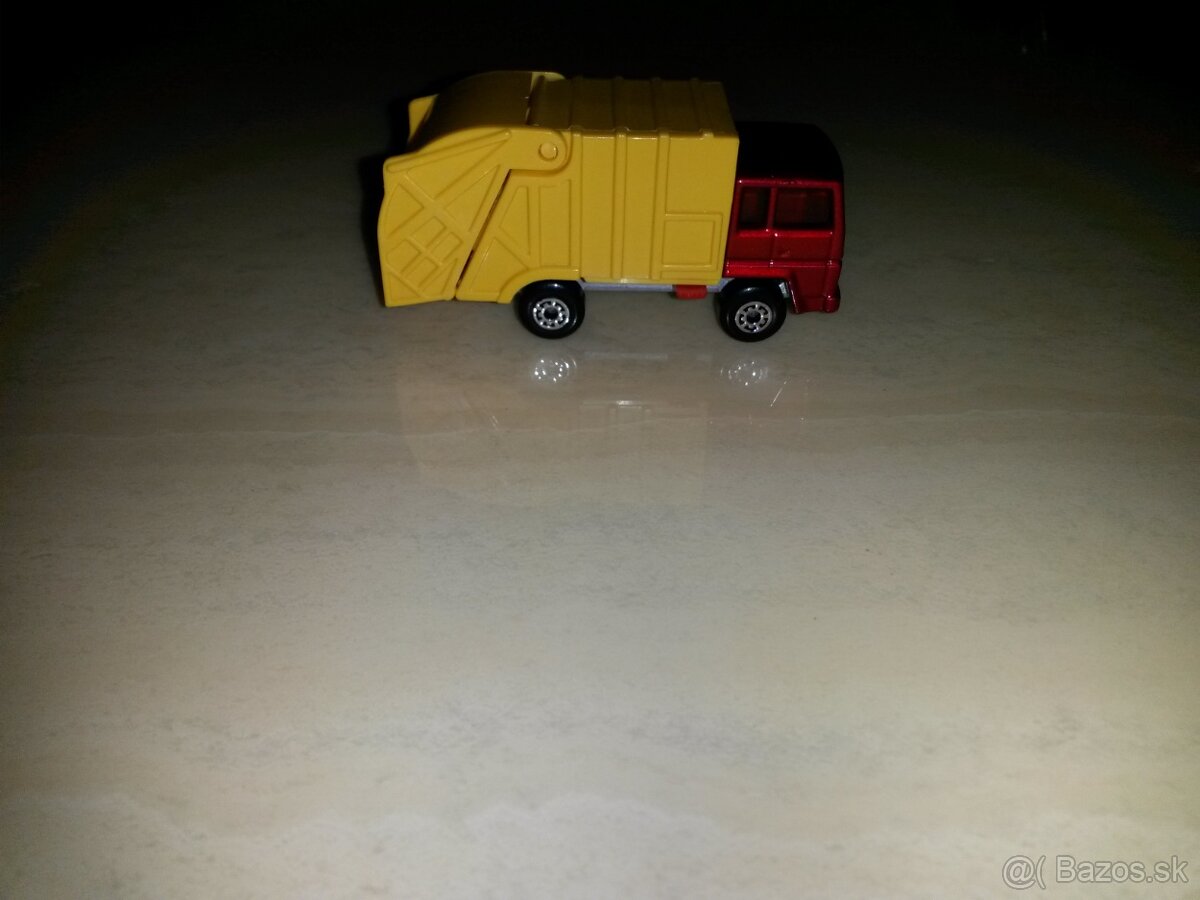 Matchbox SF REFUSE TRUCK - 3