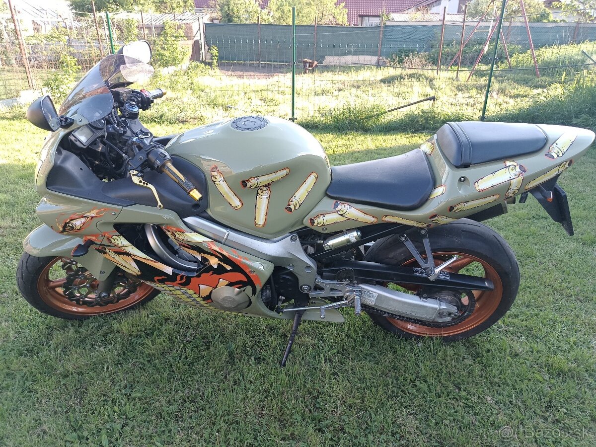 hond cbr F4
