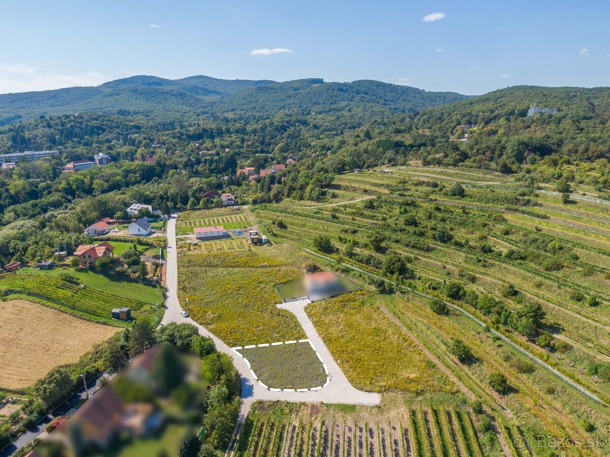 MODRA: PONUKA DRUHÉHO LUKRATÍVNEHO STAVEBNÉHO POZEMKU - 3