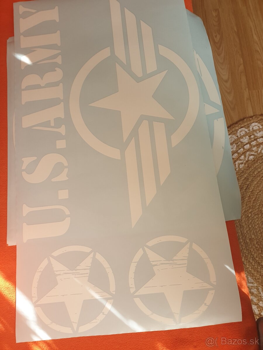 Jeep 4x4 offroad polepy rôzne druhy a veľkosti.