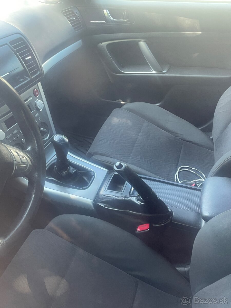 Predam subaru legacy 2.5 manual 129kw rv.2009