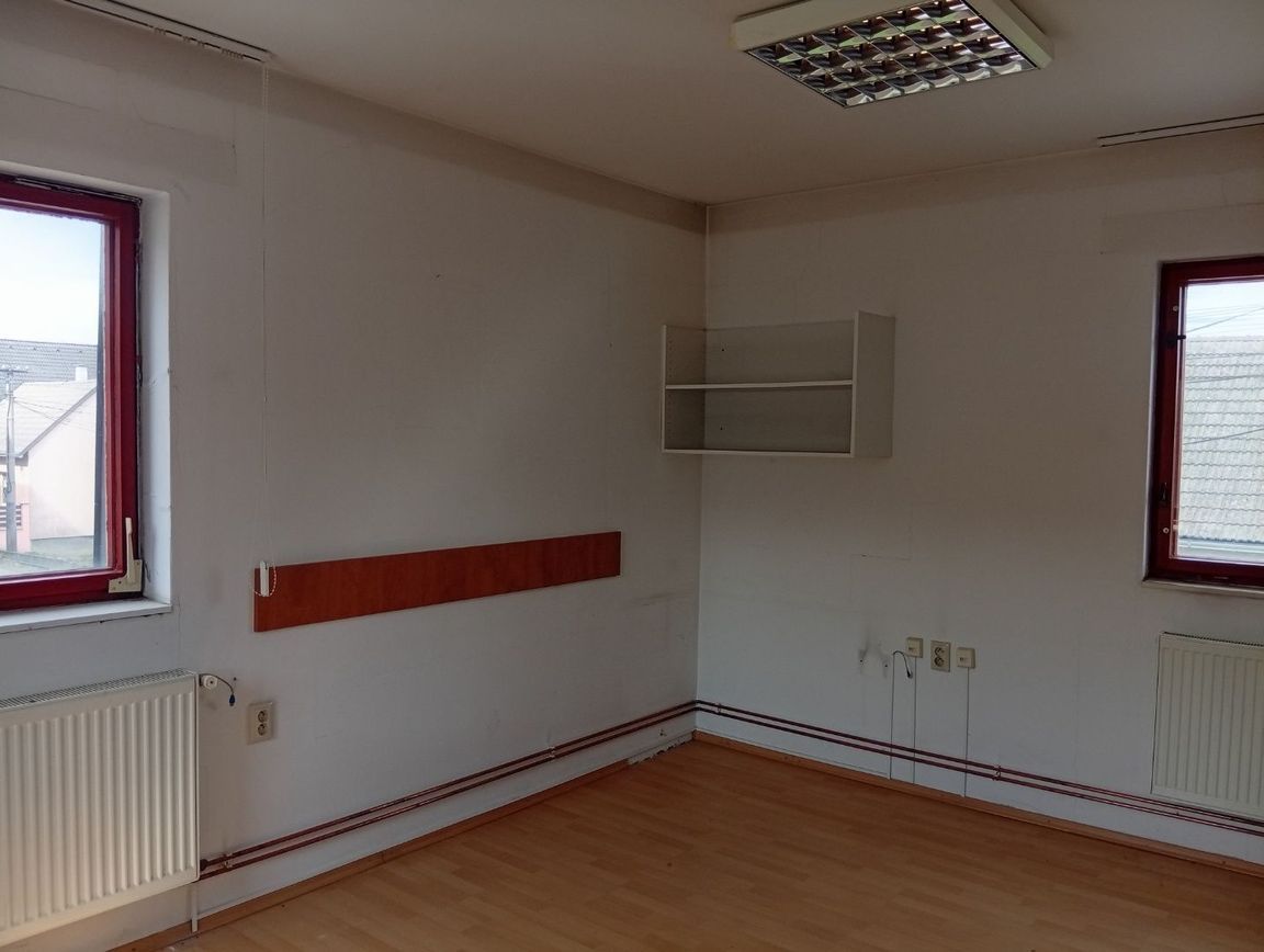 Priemyselný areál s výrobnými halami, Beluša, okres Púchov - 3