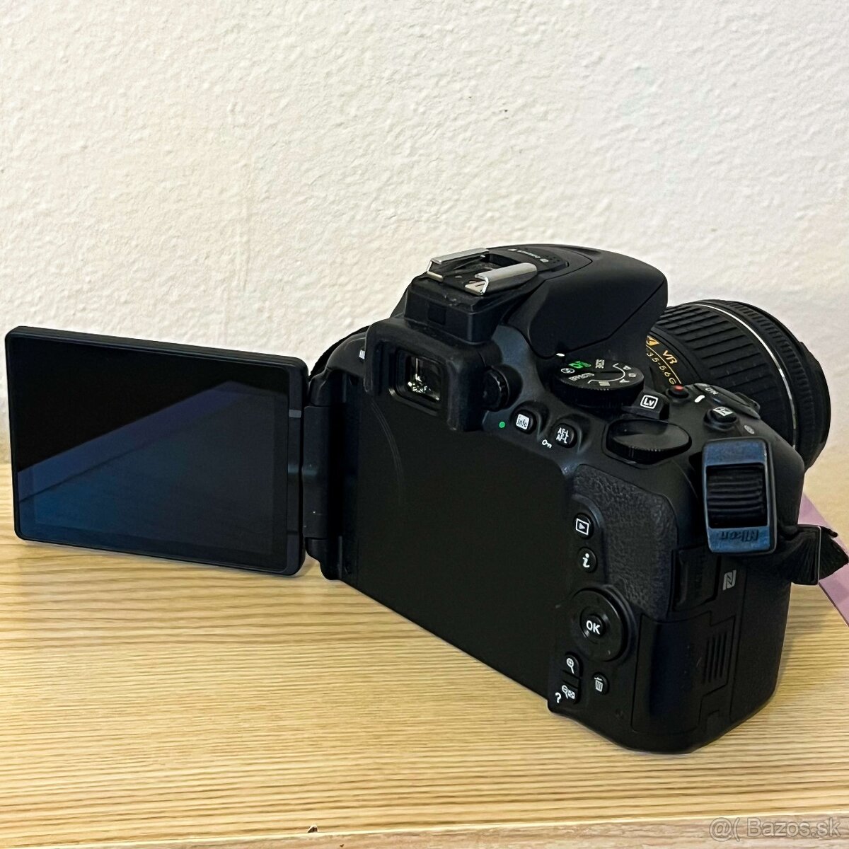 Nikon D5600, objektiv 18 - 55mm, příslušenství - 3
