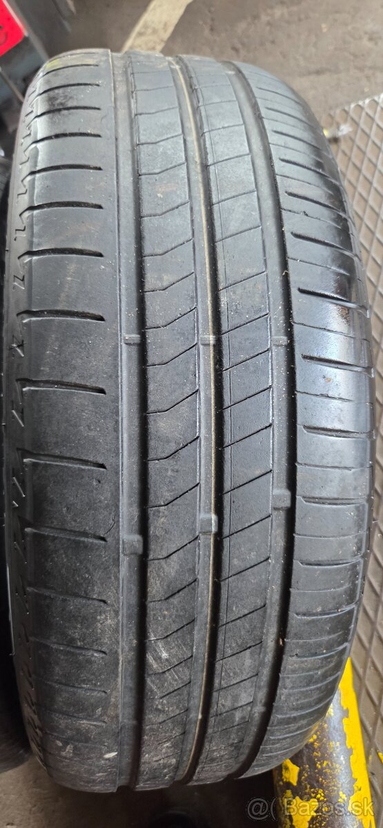 Predám 2ks.letné pneumatiky BRIGESTONE 215/55R18 95T.. - 3