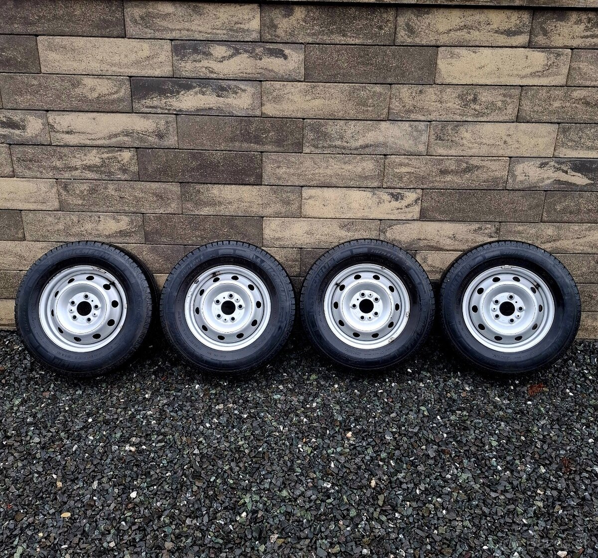 Disky + pneu na dodavku R15C - 3